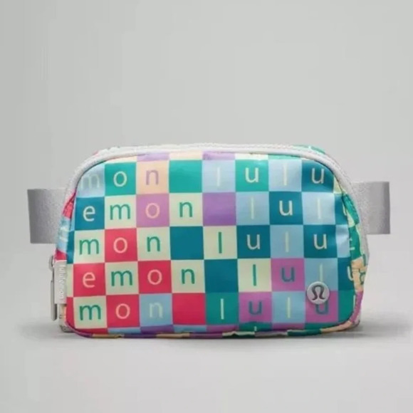 🆕🌈 Lululemon Everywhere Belt Bag Checkered Moment Mini Multi Vapour - Picture 8 of 8